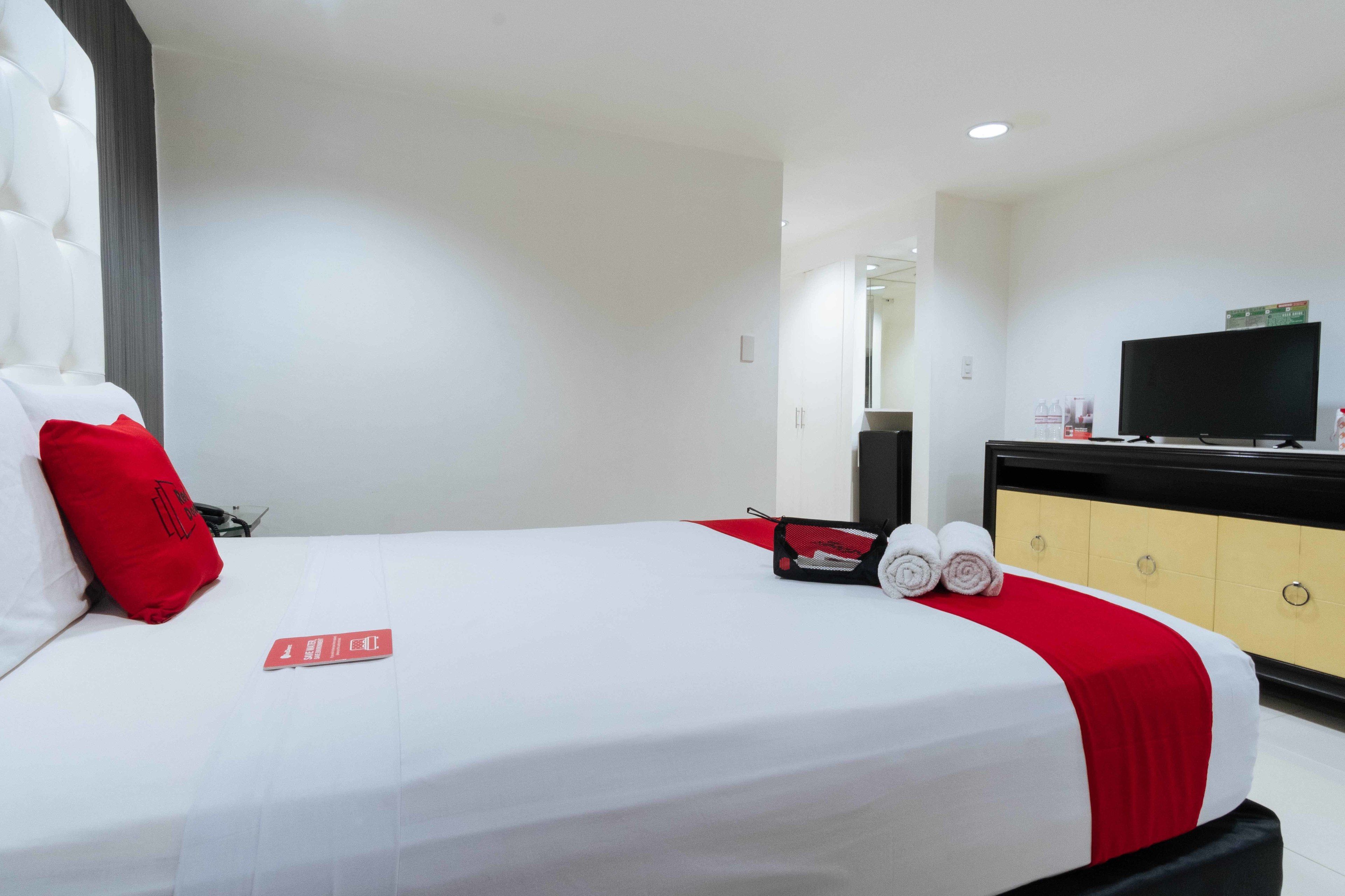 double room | free wifi, bed sheets