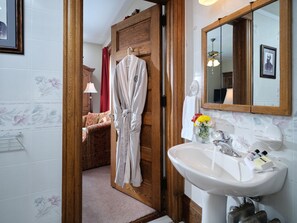 Grand Double Room | Bathroom | Towels