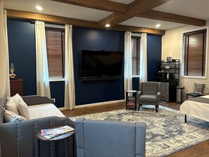Luxury Studio Suite, Roll-in Shower, Garden View | Hypo-allergenic bedding, free WiFi, bed sheets - Keystone Inn Bed and Breakfast (Gettysburg)