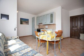 Apartamento, 2 quartos | Área de estar