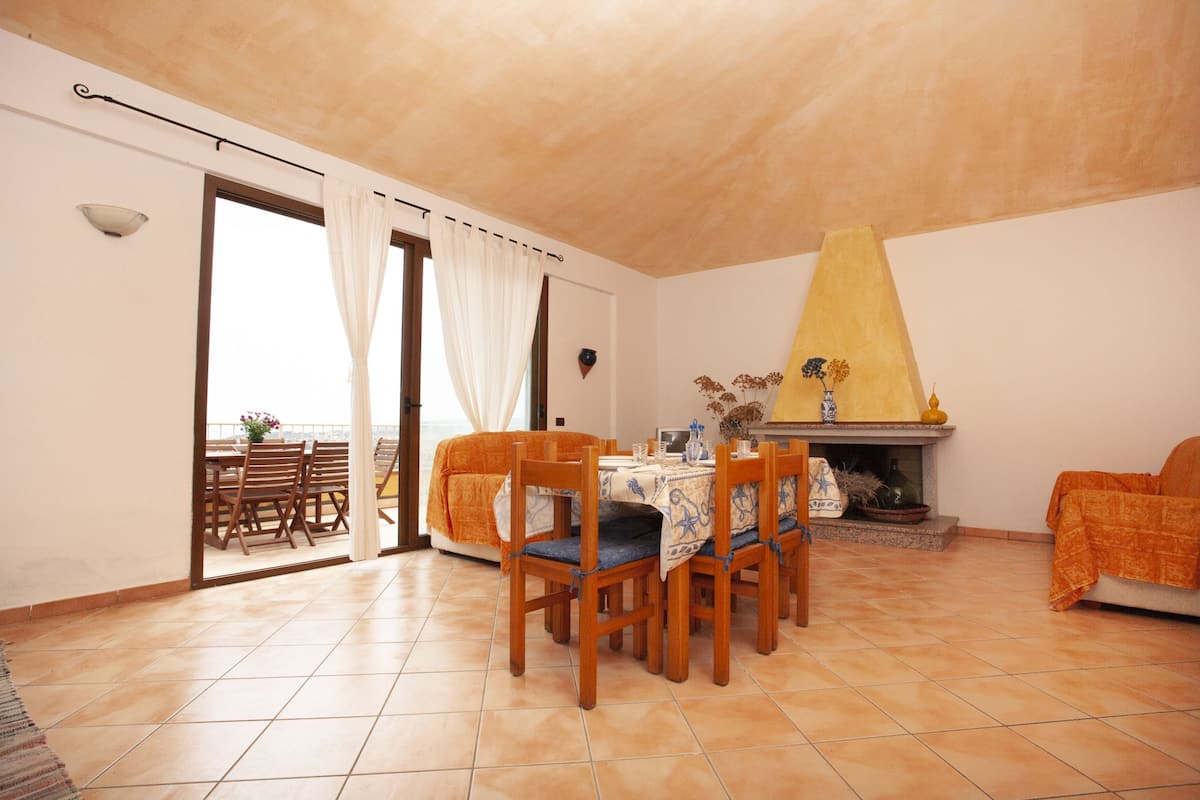 Apartamento, 3 quartos | Área de estar