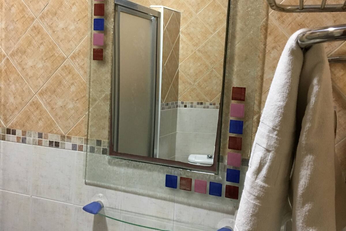 comfort single room | room amenity