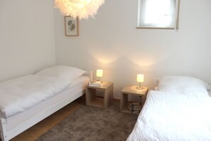 2 Schlafzimmer, Reisekinderbett, kostenloses WLAN, Bettwäsche
