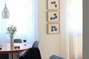 Dining - Live in the country, live like in the city and quickly reach Lake Constance 3.5 km (Bohlingen)