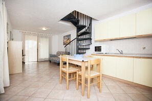 Villa, 3 chambres | Coin cuisine privé