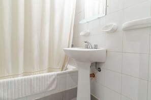 Lejlighed - 1 queensize-seng med sovesofa - ikke-ryger | Badeværelse | Separat badekar og bruser, bidet, håndklæder