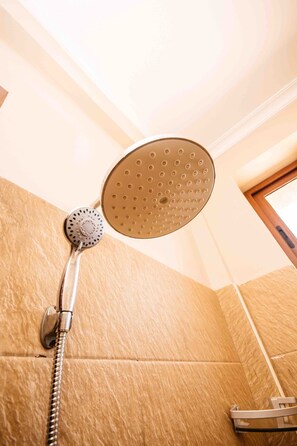 Deluxe Double Room, 1 Double Bed | Bathroom