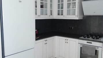 Vila | Dapur kecil pribadi | Lemari es besar, oven, kompor, dan mesin pencuci piring