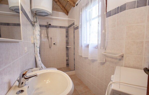 Apartment, 1 Bedroom | Bathroom