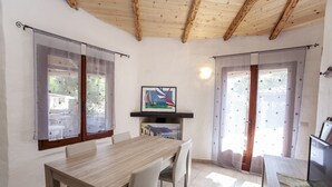 Apartament, 1 dormitori | Zona de menjador de l'habitació