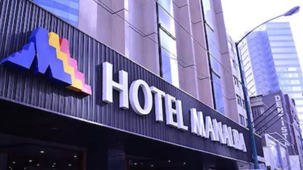 A hotel sign with a colorful logo and the name "HOTEL MAMBA". - Hotel Manalba (Mexico City)
