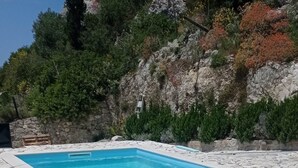 A rectangular swimming pool with a stone tile deck. - Rodies Cottage (Kefalonia)