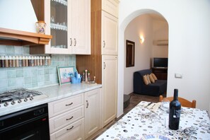 Apartemen, 2 kamar tidur | Dapur pribadi | Lemari es besar, oven, kompor, dan peralatan masak/sendok-piring