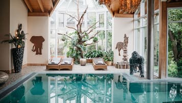 Indoor pool, pool loungers