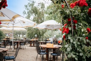 Terrace/patio - Wellness- & Genusshotel Weisser Bär (Muelheim)