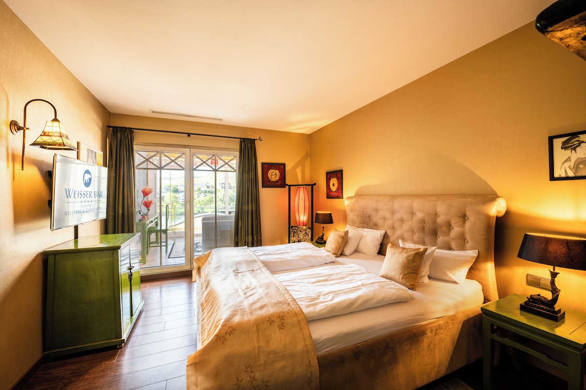 Chambre supérieure double, balcon, vue sur le fleuve | Coffre-fort, rideaux d’obscurcissement, système d’insonorisation