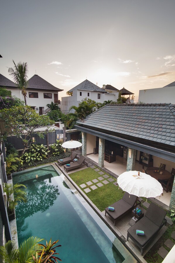 Outdoor pool - Villa Verano at Echo Beach Canggu (Canggu)