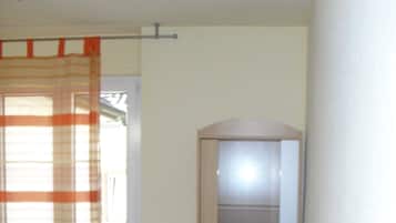 Basic Apartment (Zimmer 6) | Living room