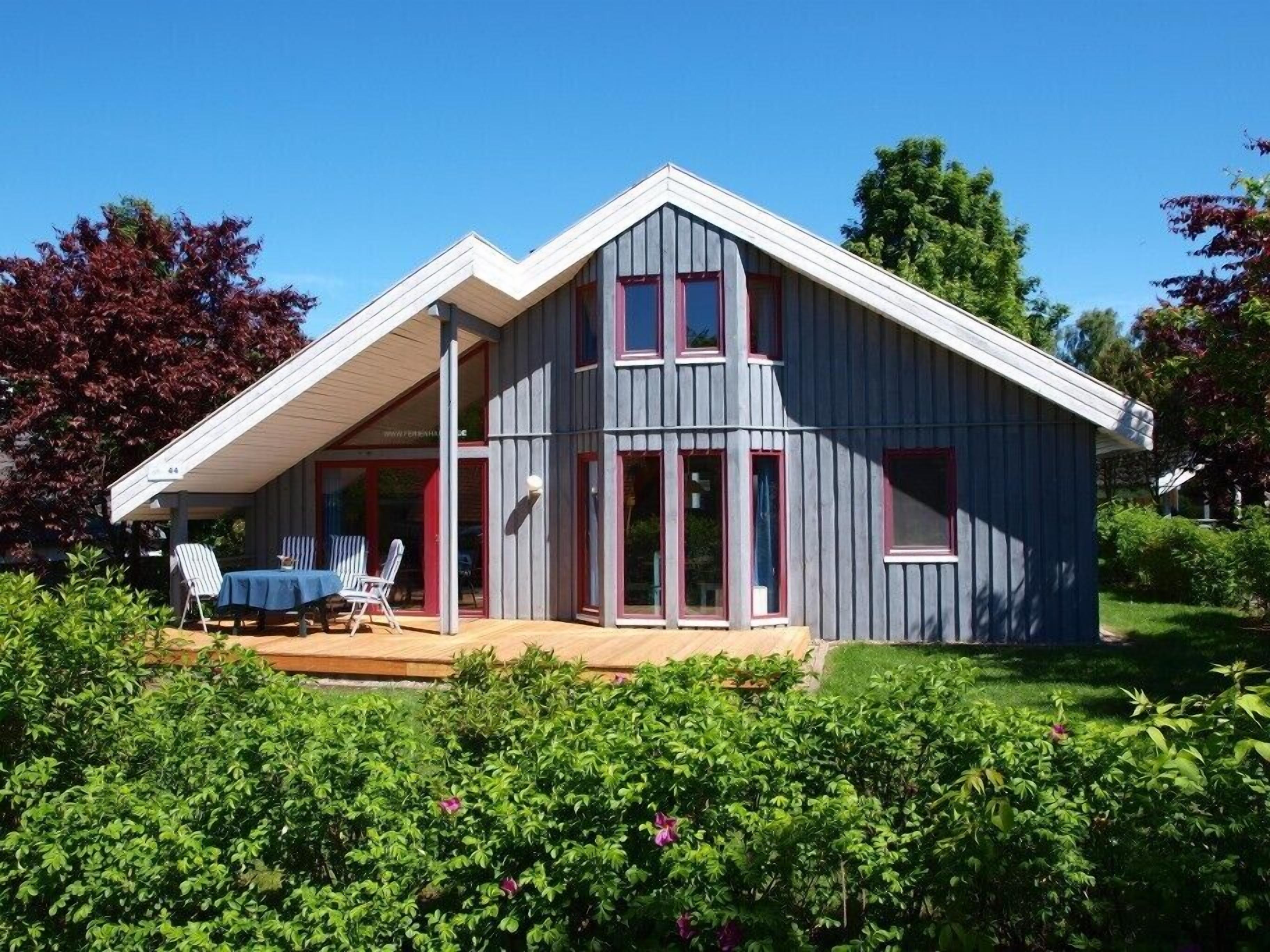 Sunny Danish cottage44. de am See in the holiday park Mirow