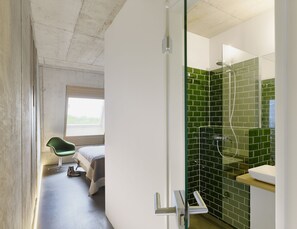 Shower, hair dryer, towels, soap - ipartment Cologne Mülheim (Cologne)