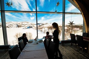 Breakfast, lunch and dinner served - Gamme Cabins by Snowhotel Kirkenes (South Varanger)