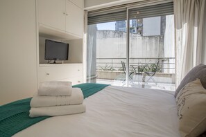 公寓, 1 張加大雙人床及 1 張梳化床, 非吸煙房 | 1 間睡房、熨斗/熨衫板、免費 Wi-Fi、床單