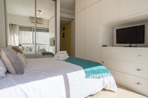1 habitación, tabla de planchar con plancha, wifi gratis y ropa de cama 