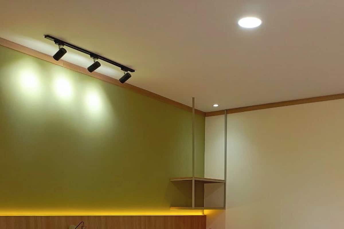 Bureau, espace de travail pour ordinateur portable, Wi-Fi gratuit