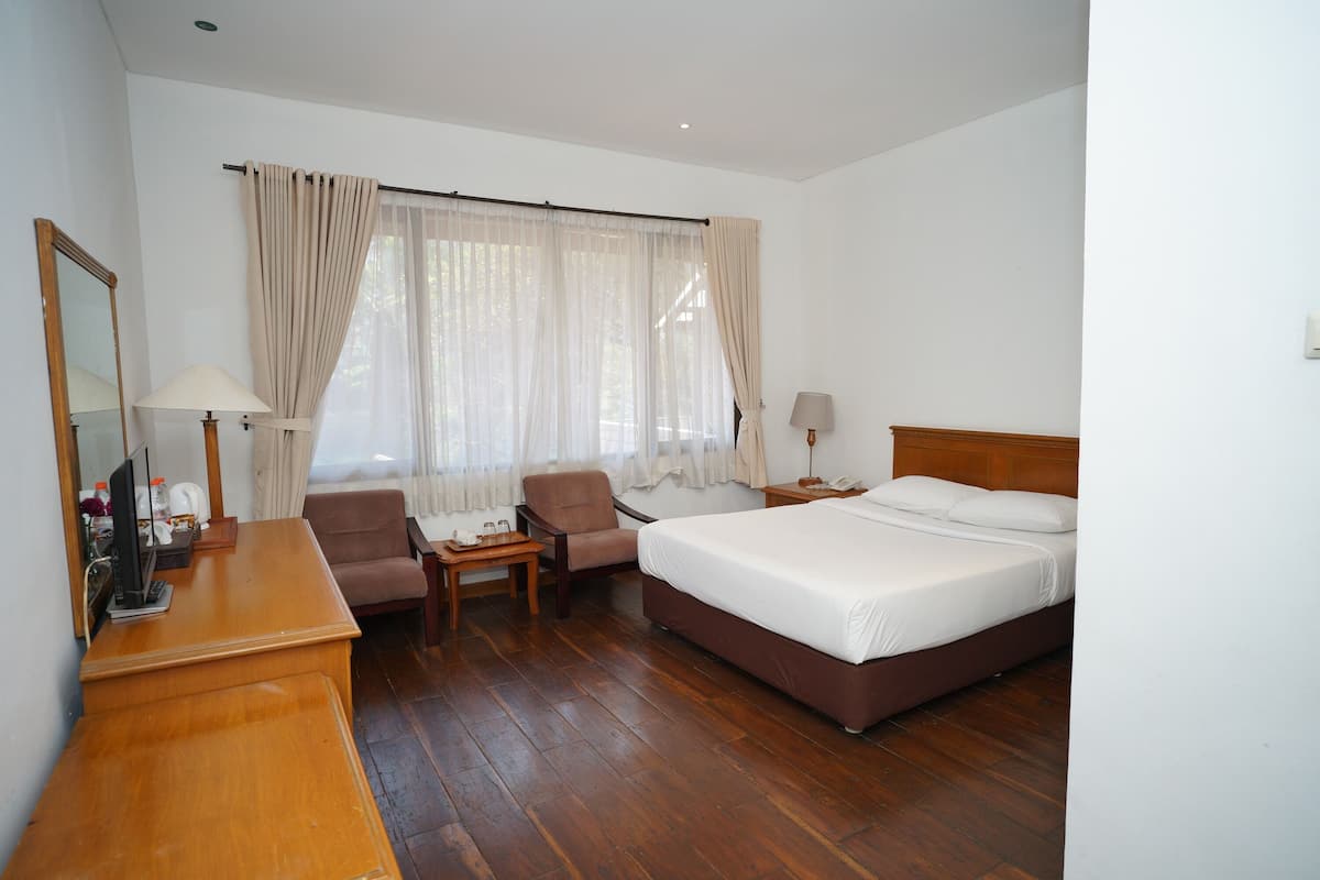 Executive kamer, 1 twee- of 2 eenpersoonsbedden | Een bureau, een laptopwerkplek, gratis wifi, beddengoed