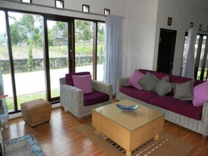 2 Villa and 3 Deluxe Room | Living room - Villa Mandalawangi (Pangalengan)