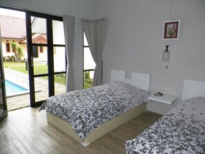 Bureau, chambres insonorisées, draps fournis