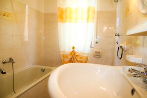 Apartment, 2 Schlafzimmer | Badezimmer