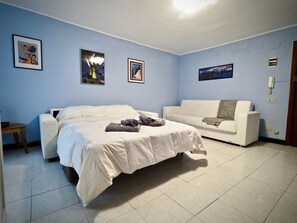 Apartamento, 1 quarto | 1 quarto, berços (sobretaxa), Wi-Fi de cortesia, roupa de cama