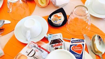 Sarapan Eropah setiap hari (EUR 2.50 seorang)