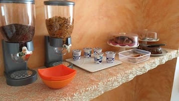 Desayuno continental diario (EUR 2.50 por persona)