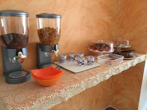 매일 유럽식 아침 식사(1인당 EUR 2.50)