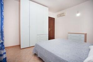 Apartment, 2 Schlafzimmer | 2 Schlafzimmer, Babybetten, Zustellbetten, kostenloses WLAN