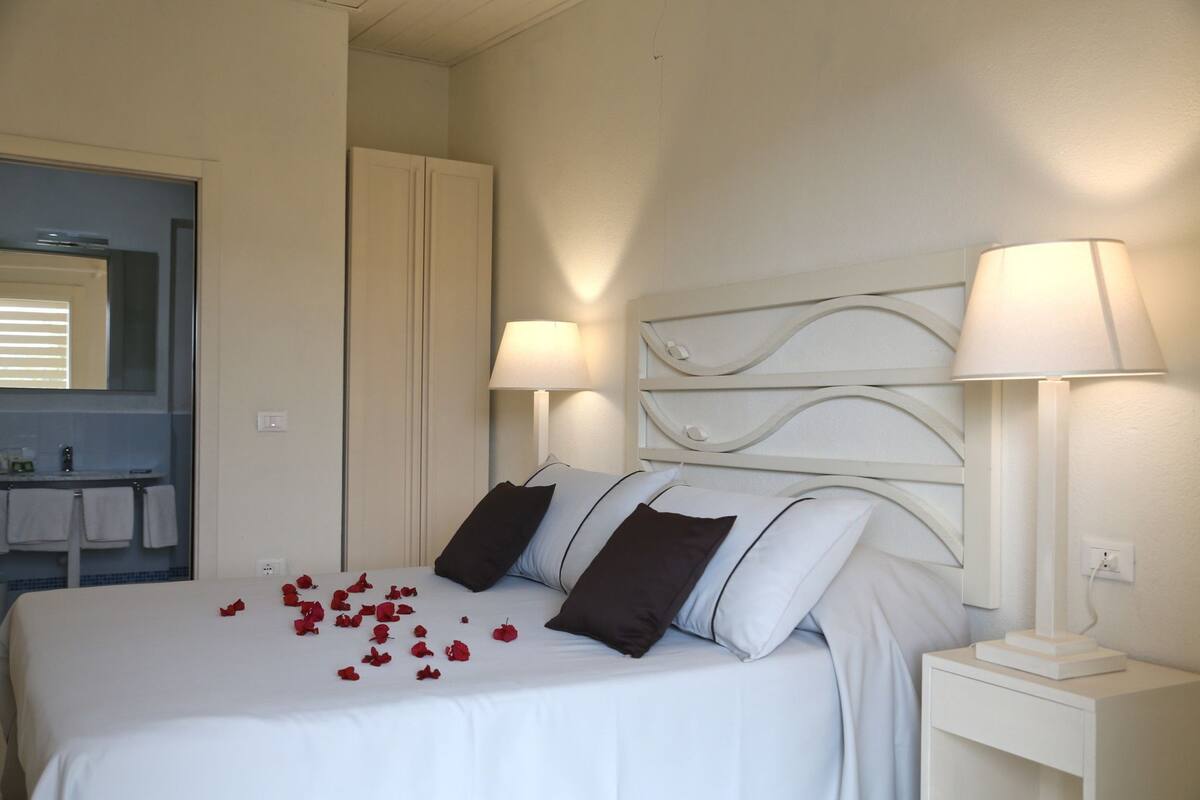 Minibar, individually furnished, desk, free WiFi