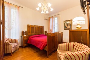 Deluxe Double or Twin Room | Minibar, in-room safe, individually decorated, individually furnished - Villa Bellini (Comacchio)