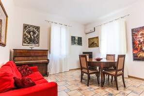 Huoneisto, 1 makuuhuone | Oleskelualue | LCD-televisio