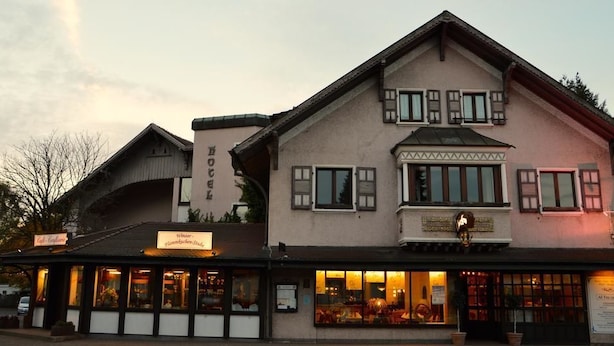 A traditional building with a sign for a restaurant and a visible entrance. - Hotel Haus Krone (Bexbach)