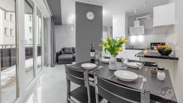 Apartment | Private kitchenette | Full-size fridge, microwave, stovetop, electric kettle