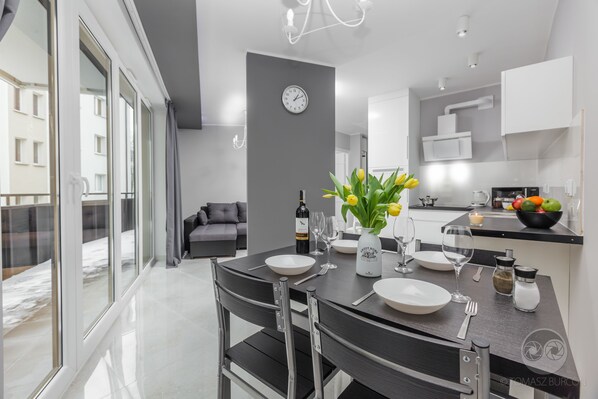 Apartment | Private kitchenette | Full-size fridge, microwave, stovetop, electric kettle - Apartment Royal I (Bialystok)