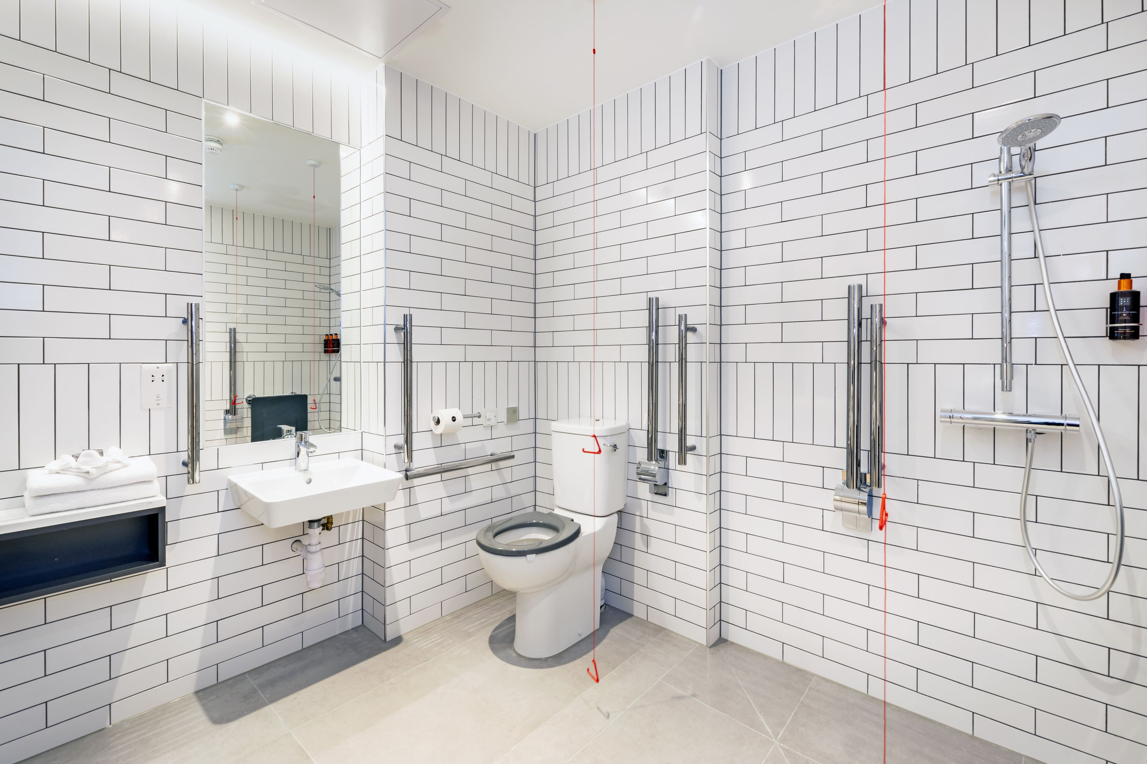 standard double room, accessible | bathroom | shower, free toiletries, hair dryer, towels