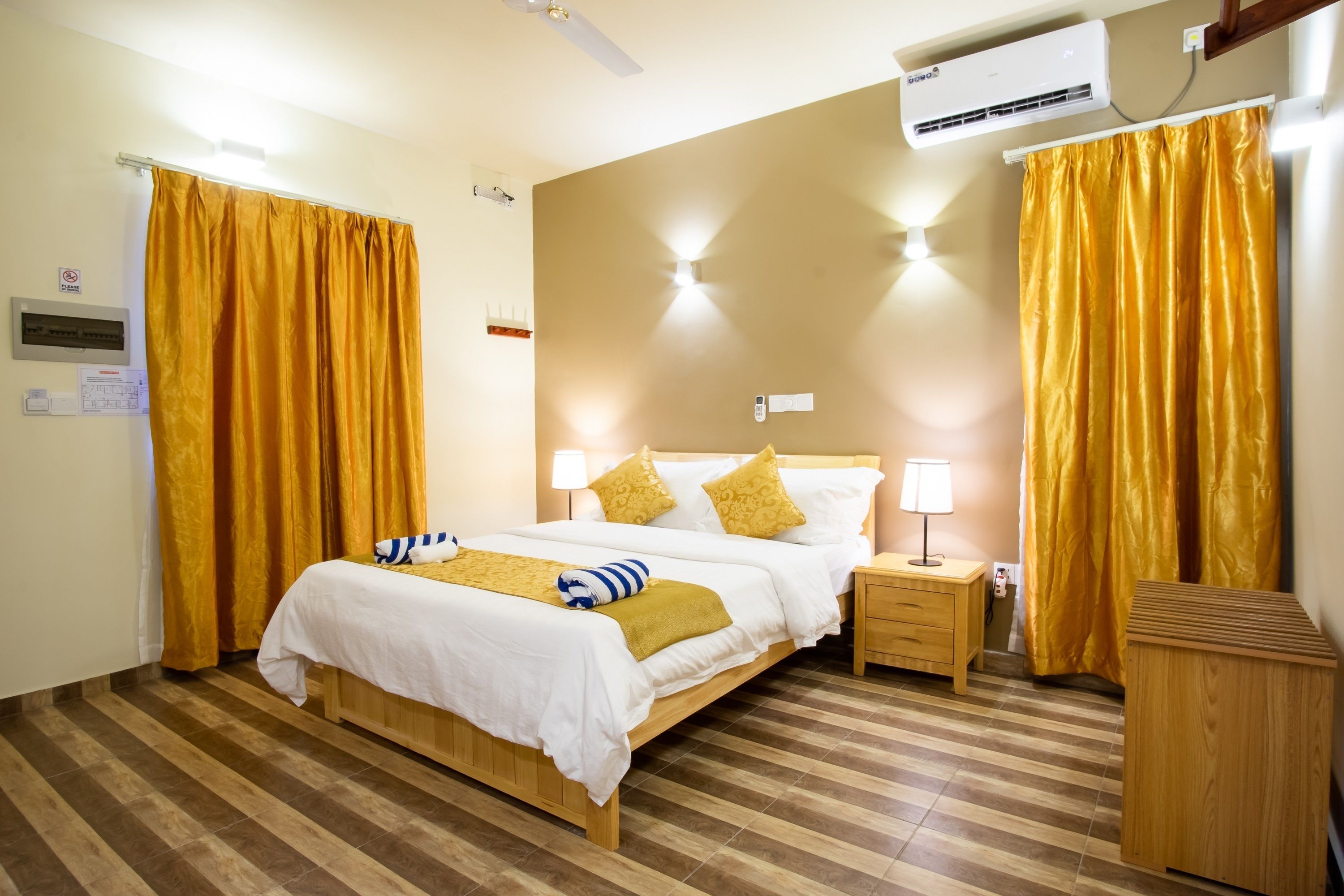 Deluxe Room, 1 Queen Bed, Accessible, Garden View | Minibar, in-room safe, desk, blackout curtains