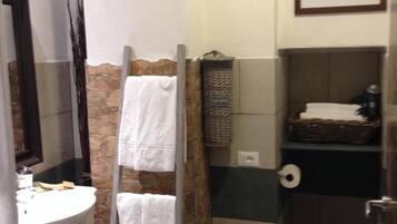 Dusche, Regendusche, Bademäntel, Hausschuhe