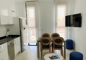 Penthouse, 2 phòng ngủ, quang cảnh hồ bơi | Bếp riêng | Tủ lạnh, lò vi sóng, bếp nấu, máy rửa bát 