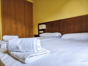 1 bedroom, bed sheets - Apartamentos Canillo Ribagrossa 3000 (Canillo)