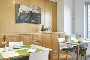 Frukostbuffé varje dag (EUR 15.50 per person)