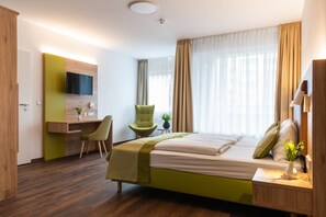 In-room safe, individually decorated, individually furnished, desk - Gästehaus Lazarus (Berlin)